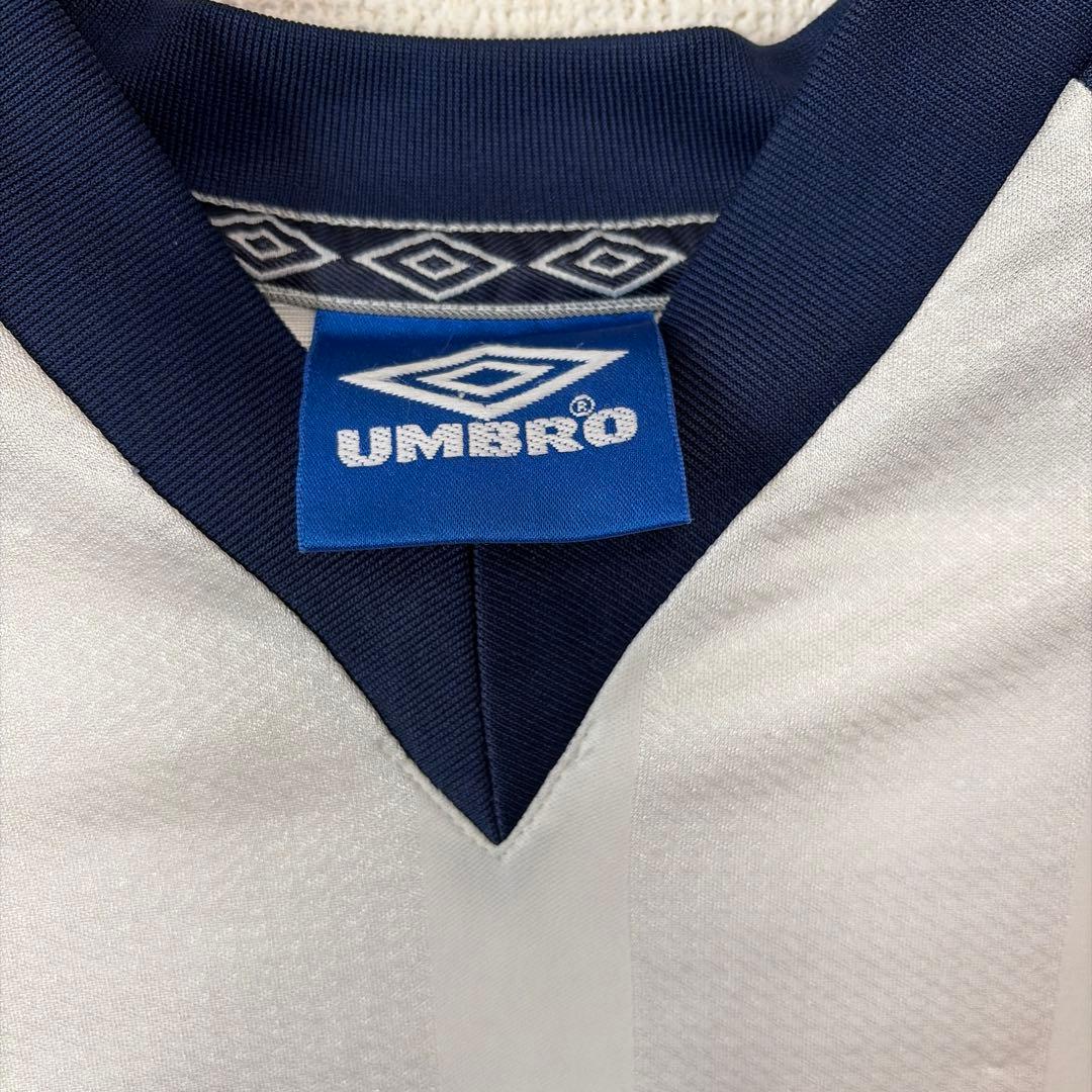UMBRO ホワイト Vネックシャツ