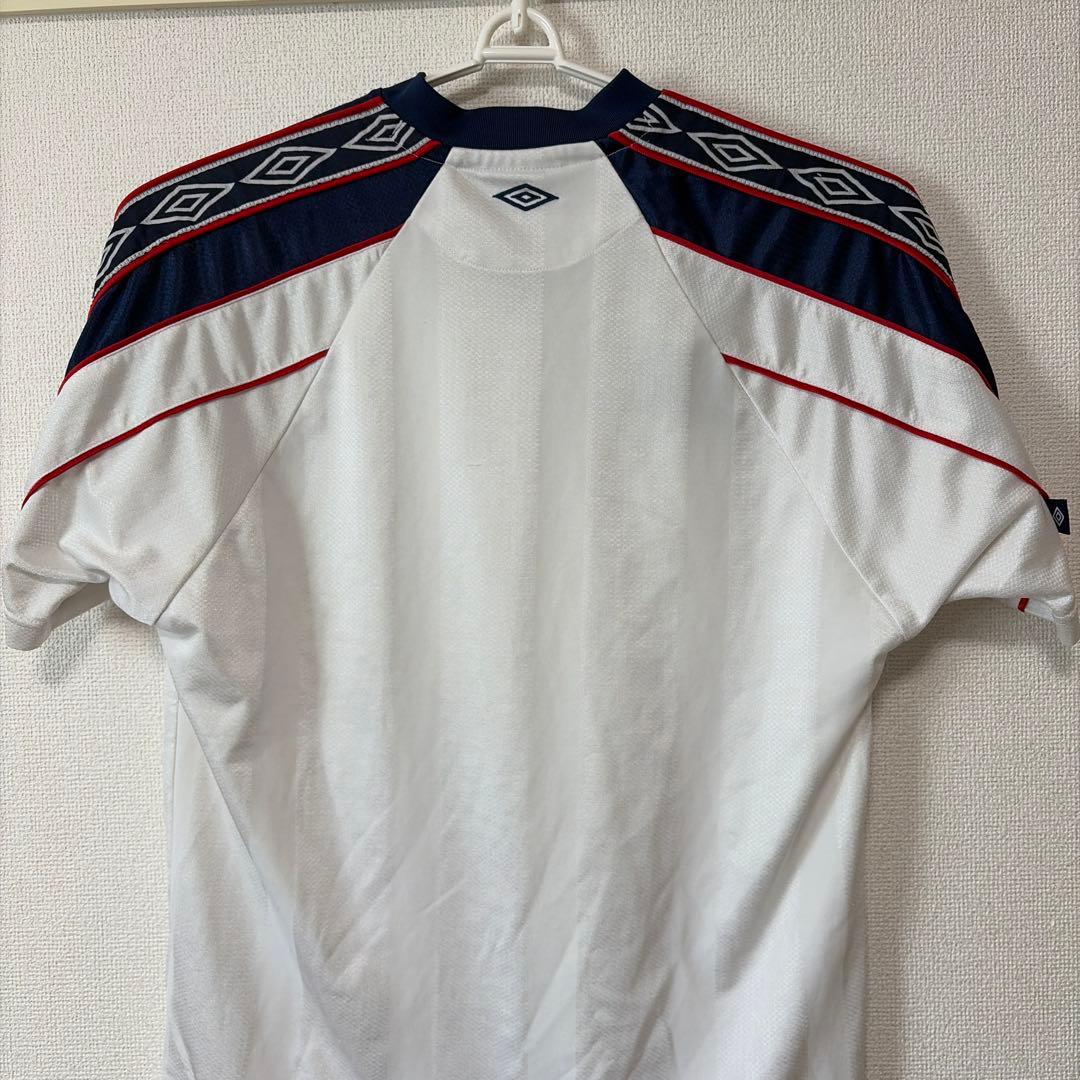 UMBRO ホワイト Vネックシャツ