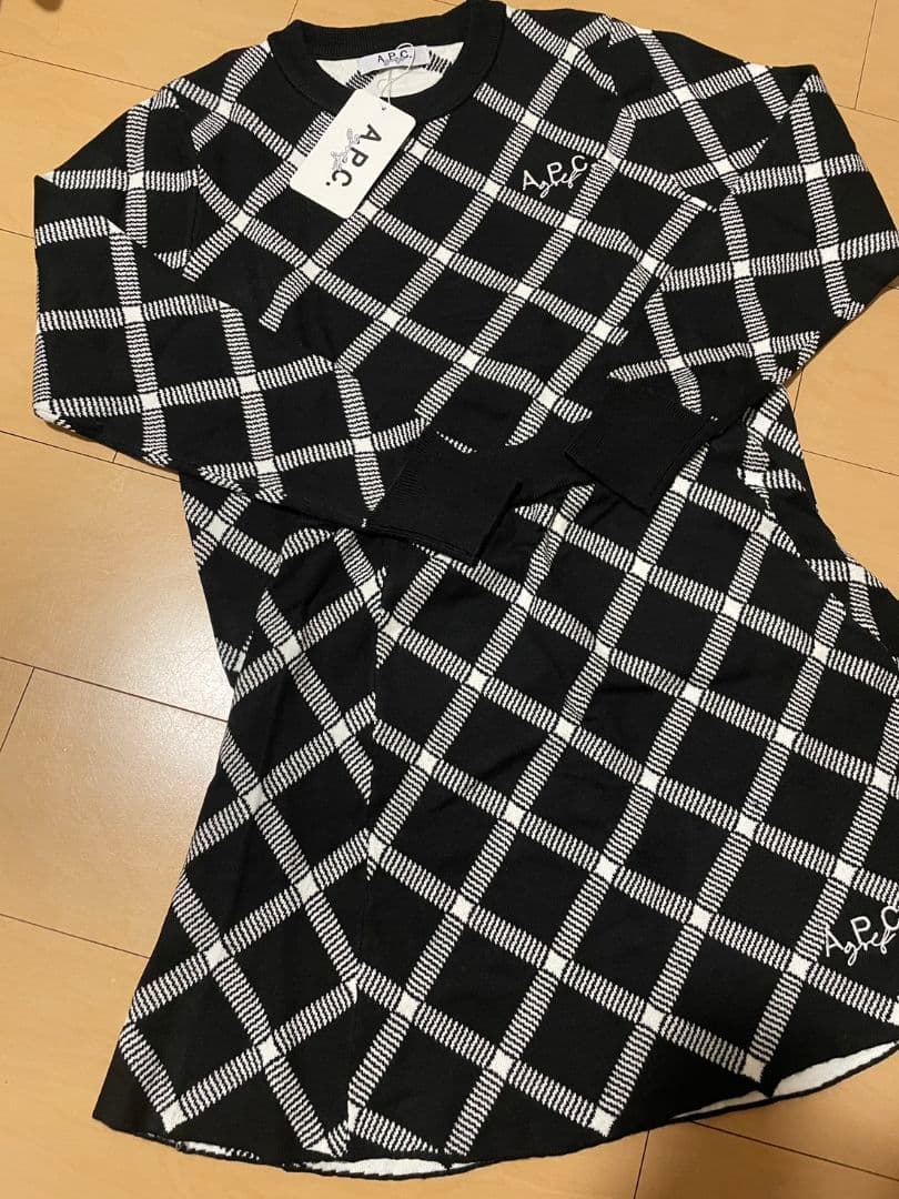 A.P.C. 　アーペーセーゴルフ　レディースゴルフウェア　上下セット　ニット
