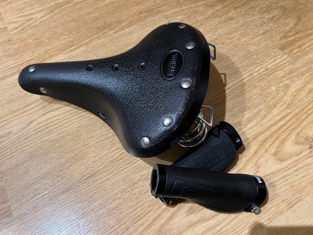 STRIDA サドルとハンドルグリップセット