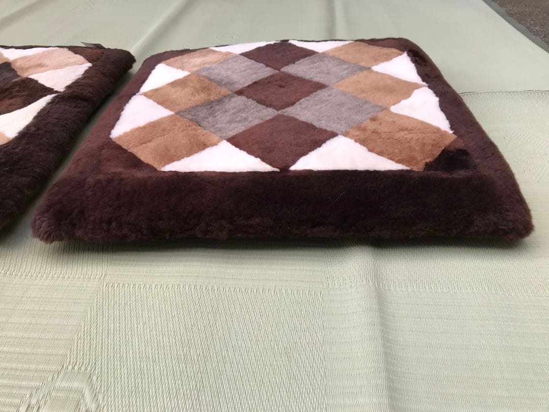 ムートンクッション　ザブトン　55x55cm 2枚組