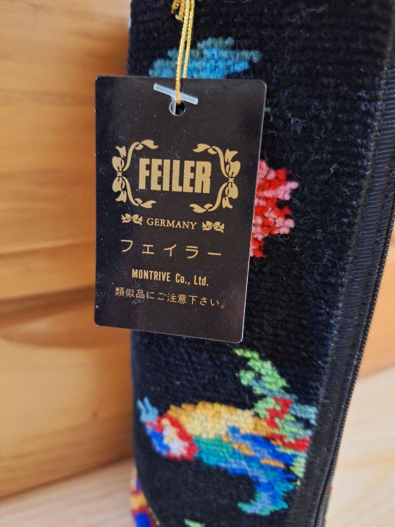 フェイラー 黒ペットボトルカバー 花柄くまチャームつき