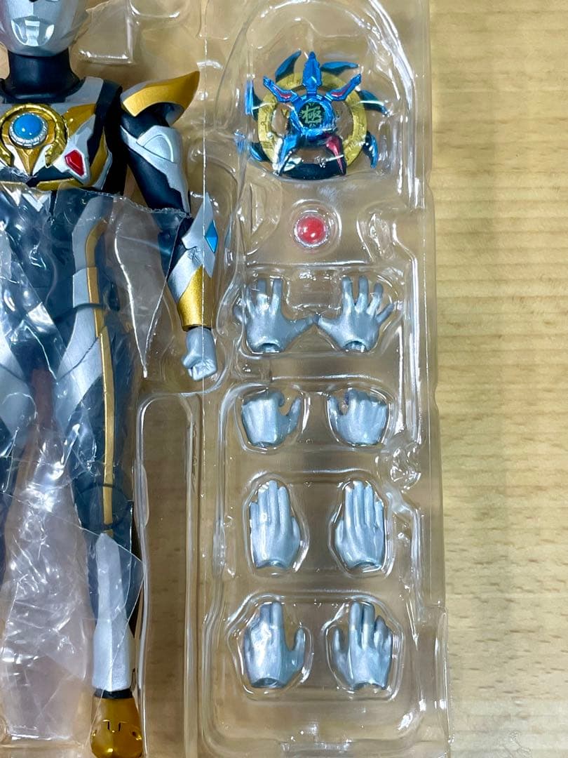 【美品】S.H.Figuartsウルトラマンルーブ フィギュアーツ