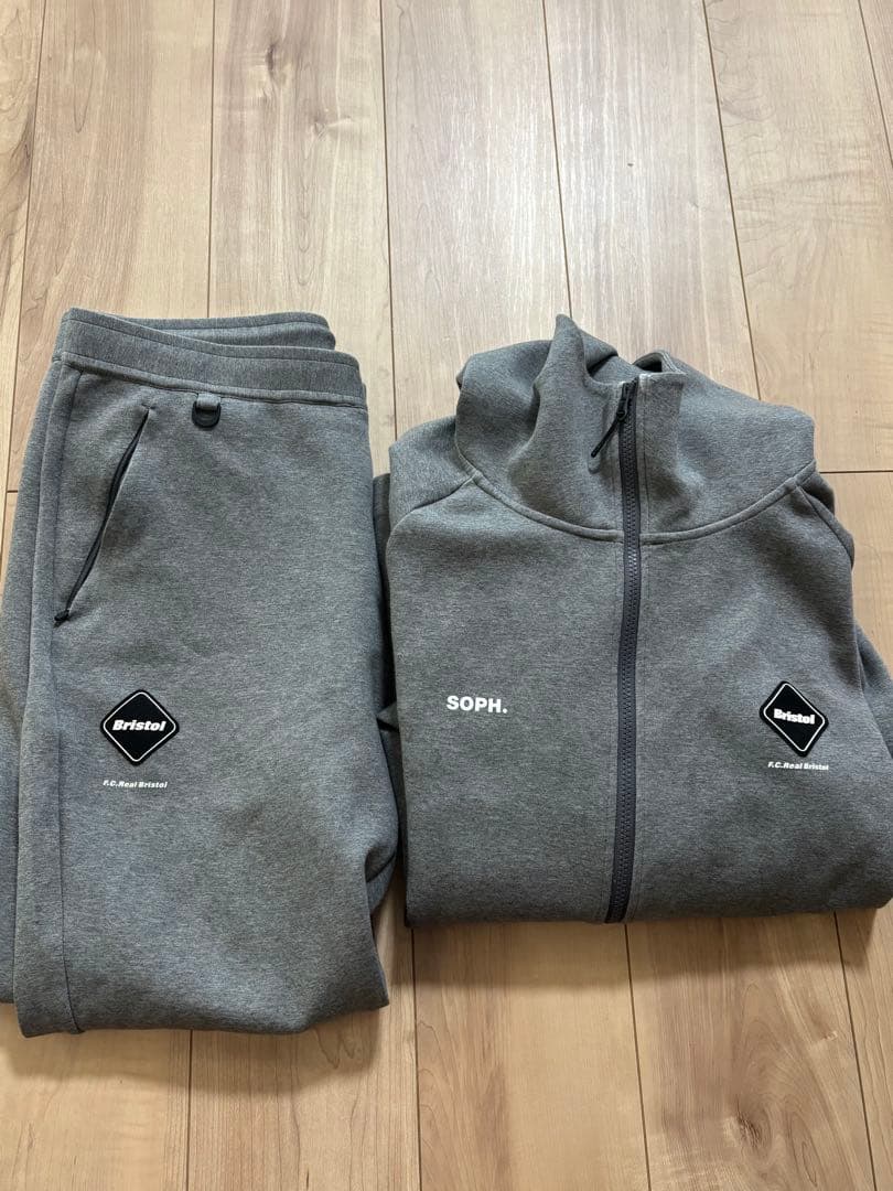 FCRB 25 A/W TECK SWET セットアップ