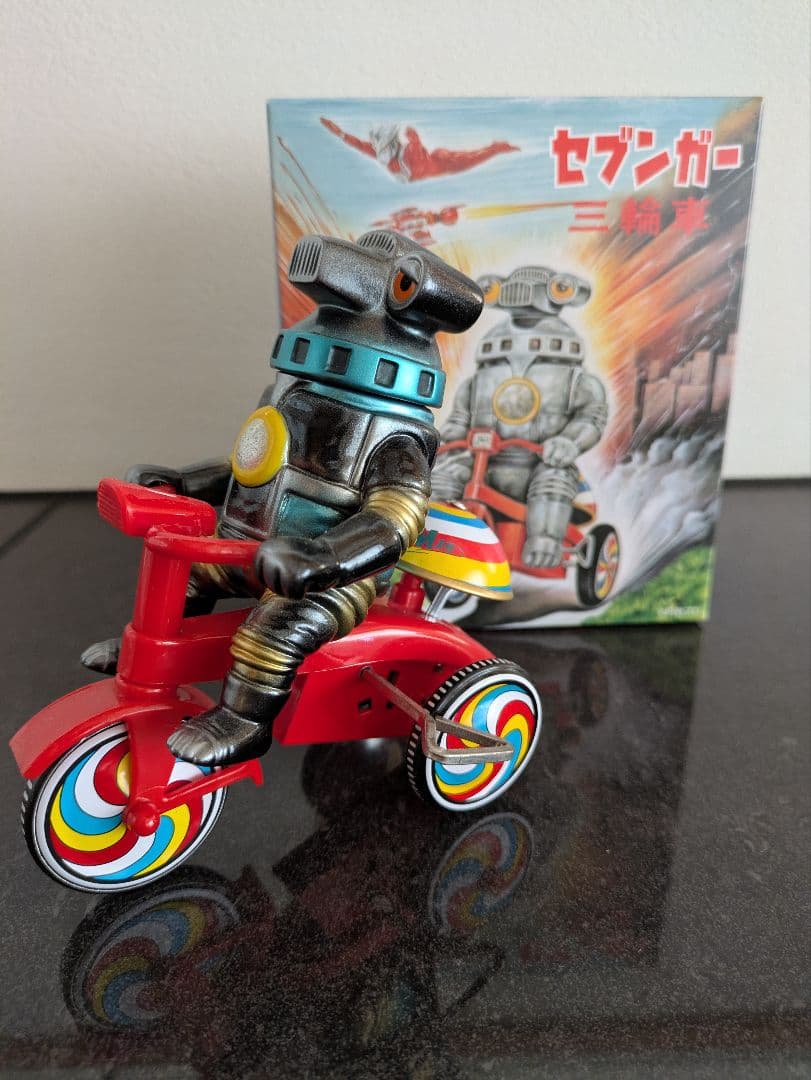 セブンガー 三輪車 フィギュア