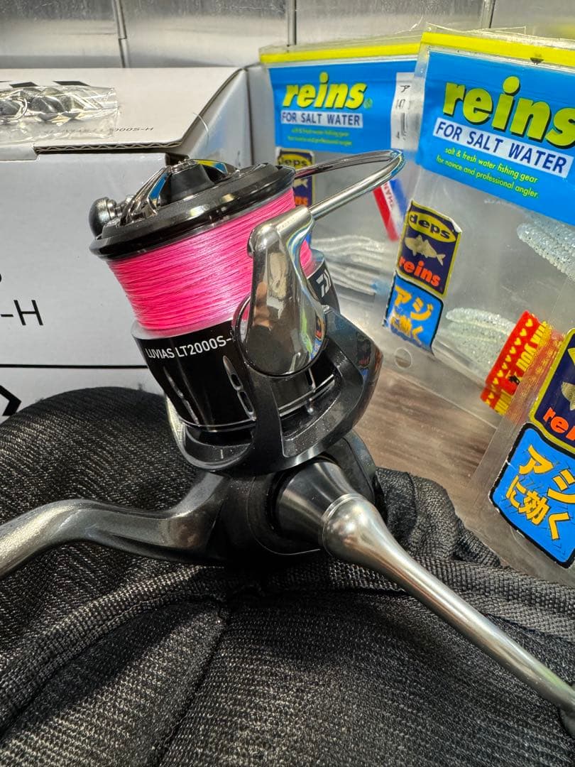 【即日発送・おまけ増量】24 LUVIAS LT2000S-H スピニングリール