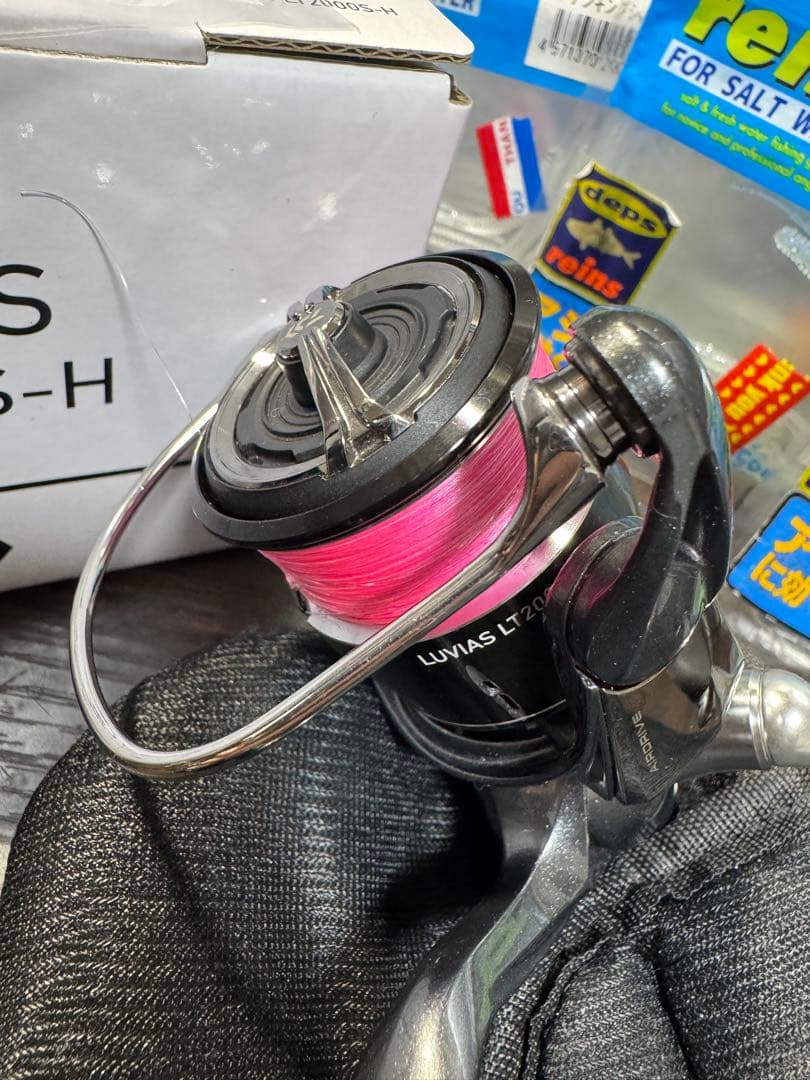 【即日発送・おまけ増量】24 LUVIAS LT2000S-H スピニングリール