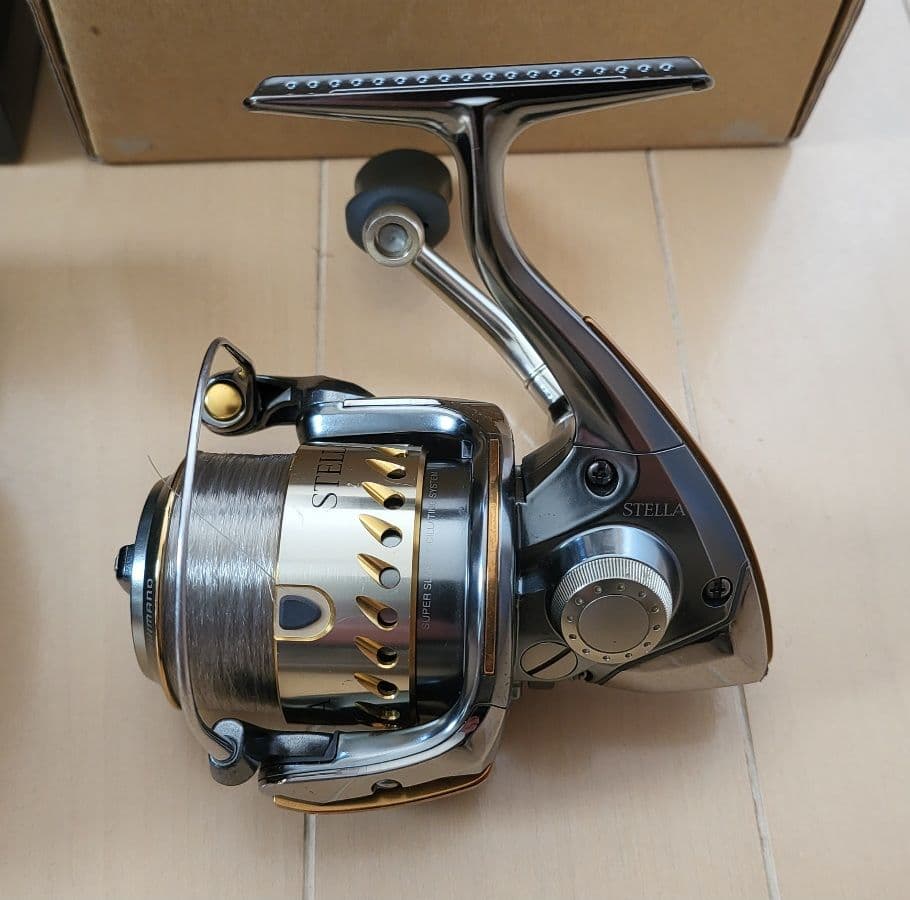 シマノ 04 ステラ 2000S スピニングリール　美品