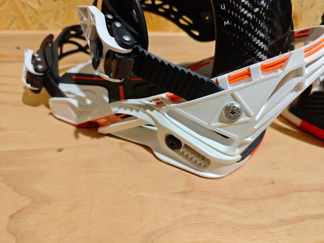 Salomon Quantumカーボン製スノーボード ビンディング M