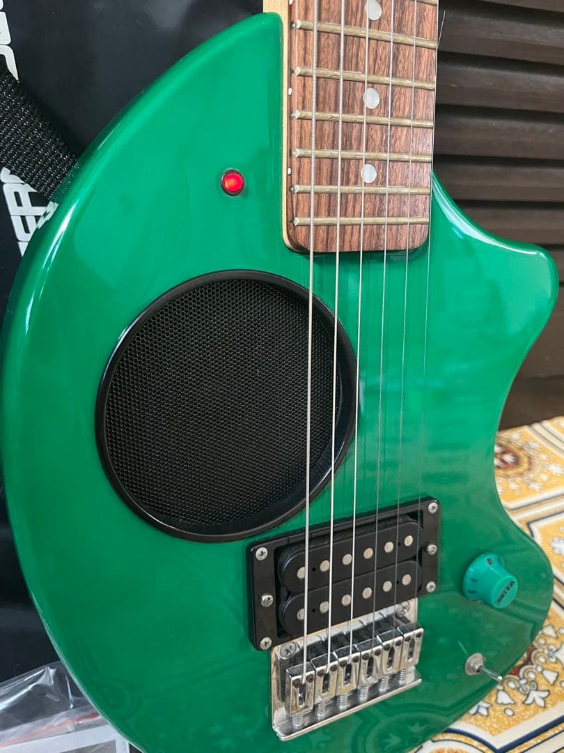 状態良しFernandes zo-3 グリーン エレキギター 内蔵スピーカー付き