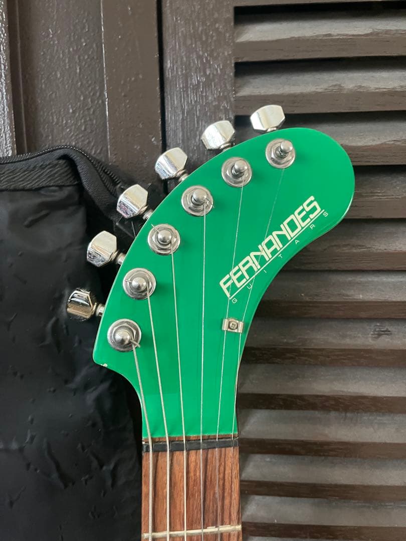 状態良しFernandes zo-3 グリーン エレキギター 内蔵スピーカー付き