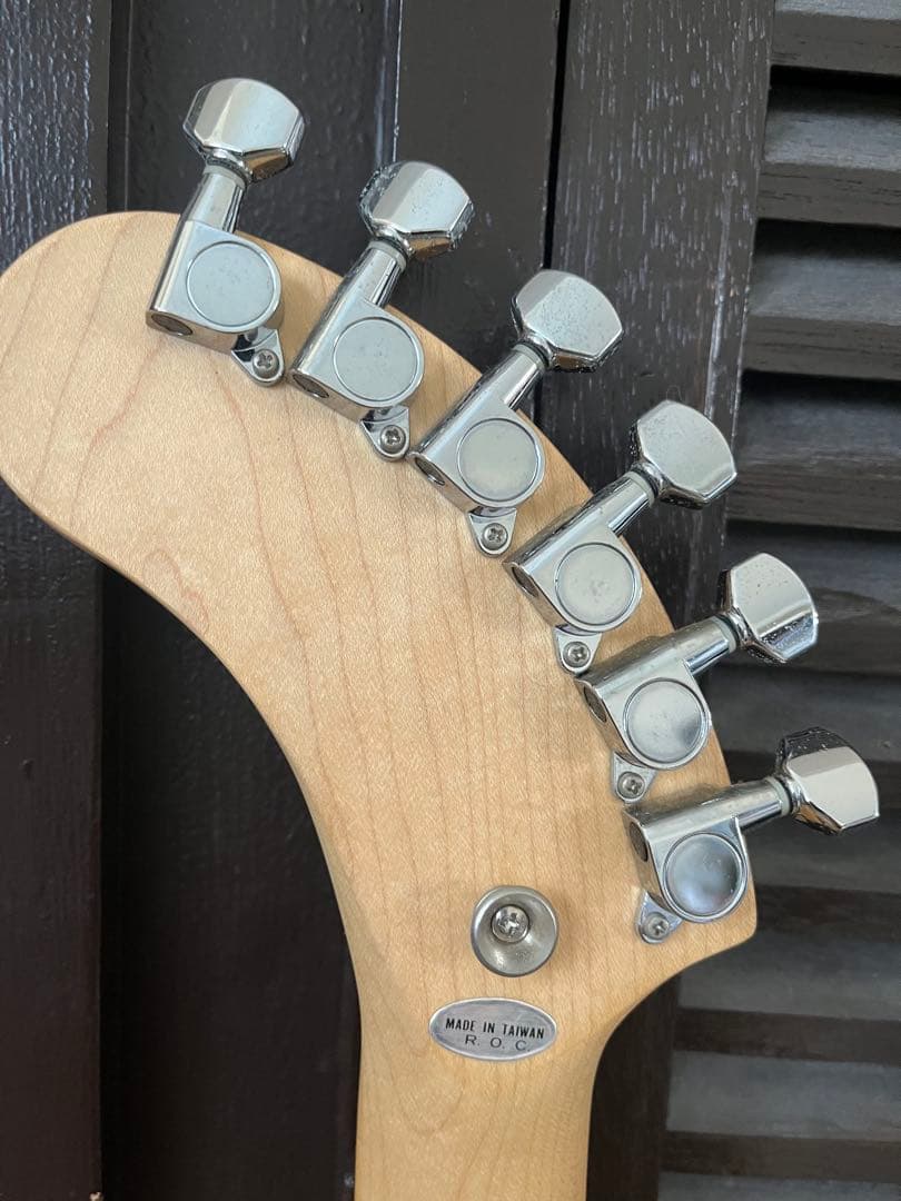 状態良しFernandes zo-3 グリーン エレキギター 内蔵スピーカー付き