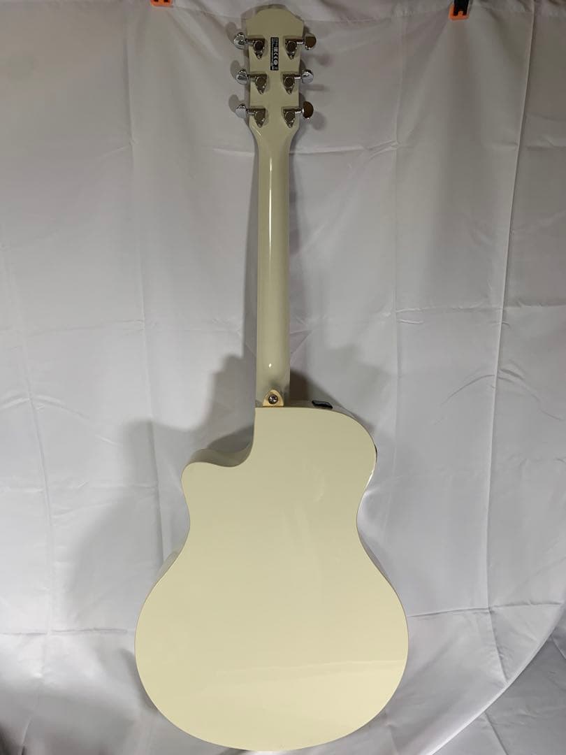 YAMAHA APX600エレアコギターアイボリー系カラーケース付き