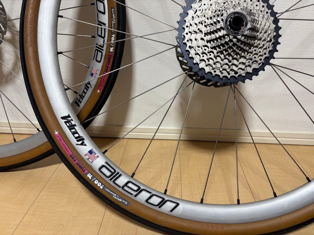 グロータックハブ　Velocity Aileron リム 700C ホイール