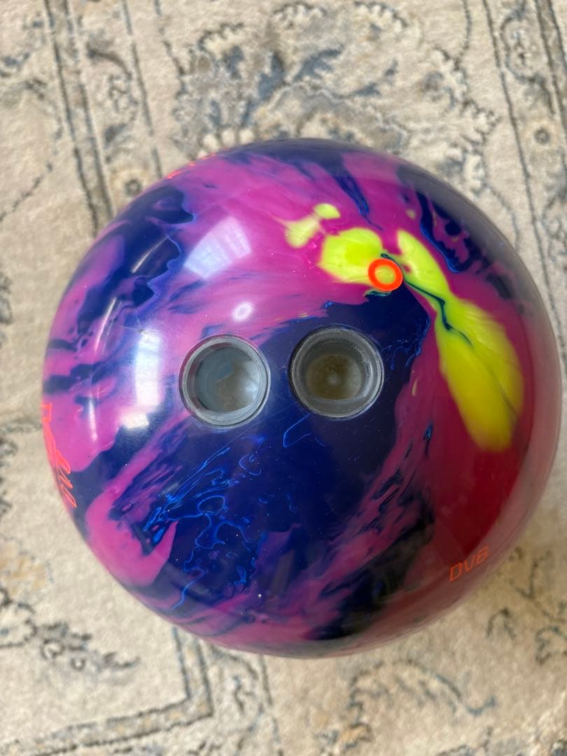 DV8 HECKLER ボウリングボール　　15ポンド　超美品❗️