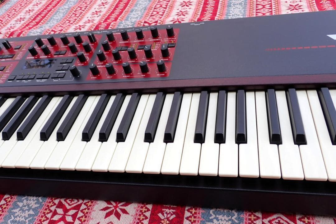 hxm250#Access Virus KB シンセサイザー 通電確認済み 現状