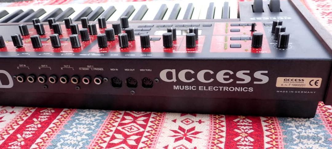 hxm250#Access Virus KB シンセサイザー 通電確認済み 現状
