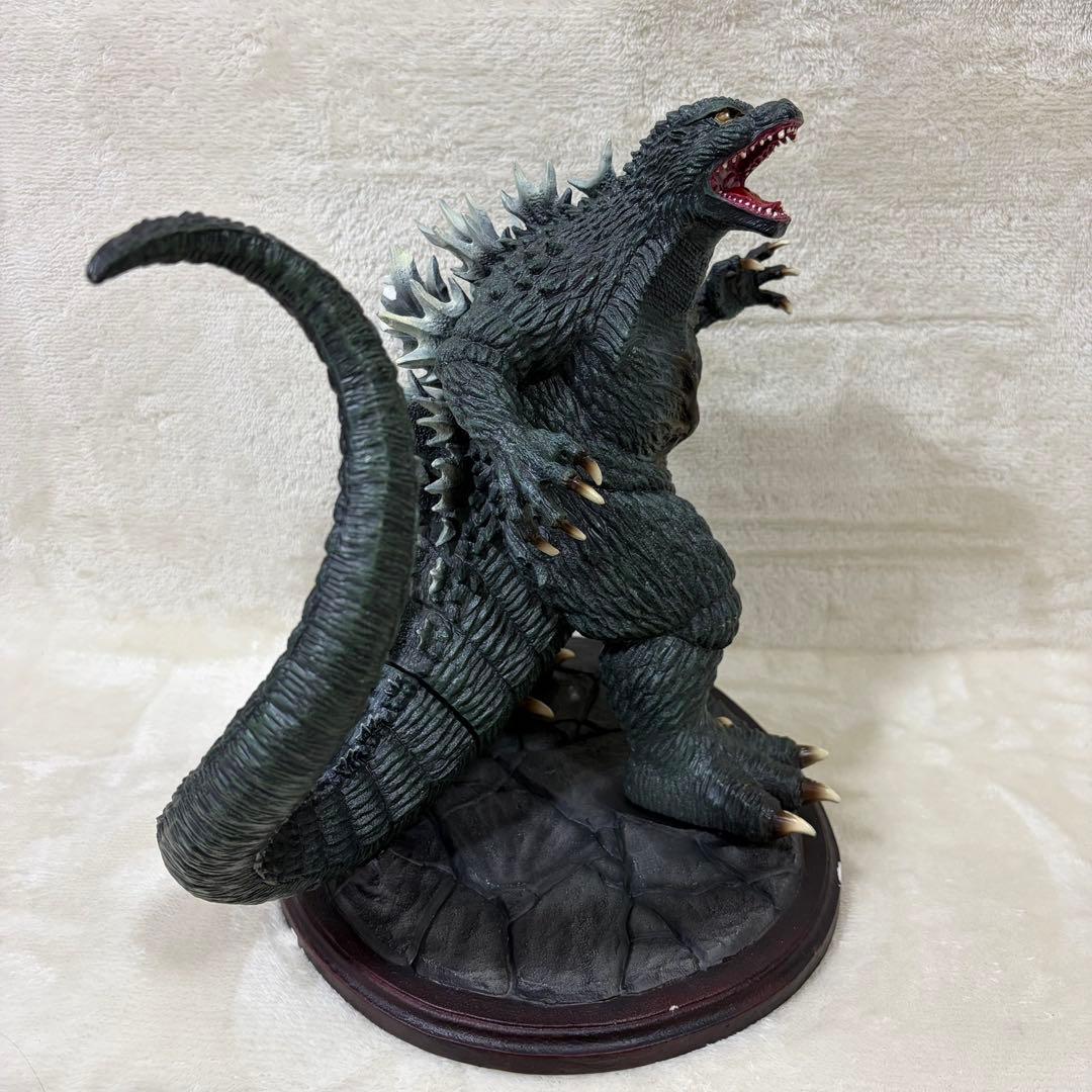 限定300体 東宝怪獣シリーズ 巨大リアルフィギュア ゴジラ 約30cm 箱付
