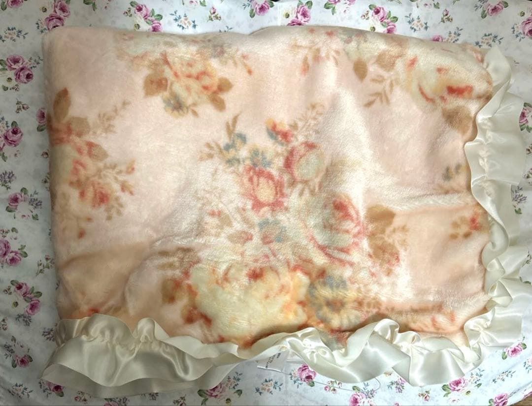 LIZ LISA 花柄♡サテンフリル ブランケット 新品未使用❤︎可愛い系