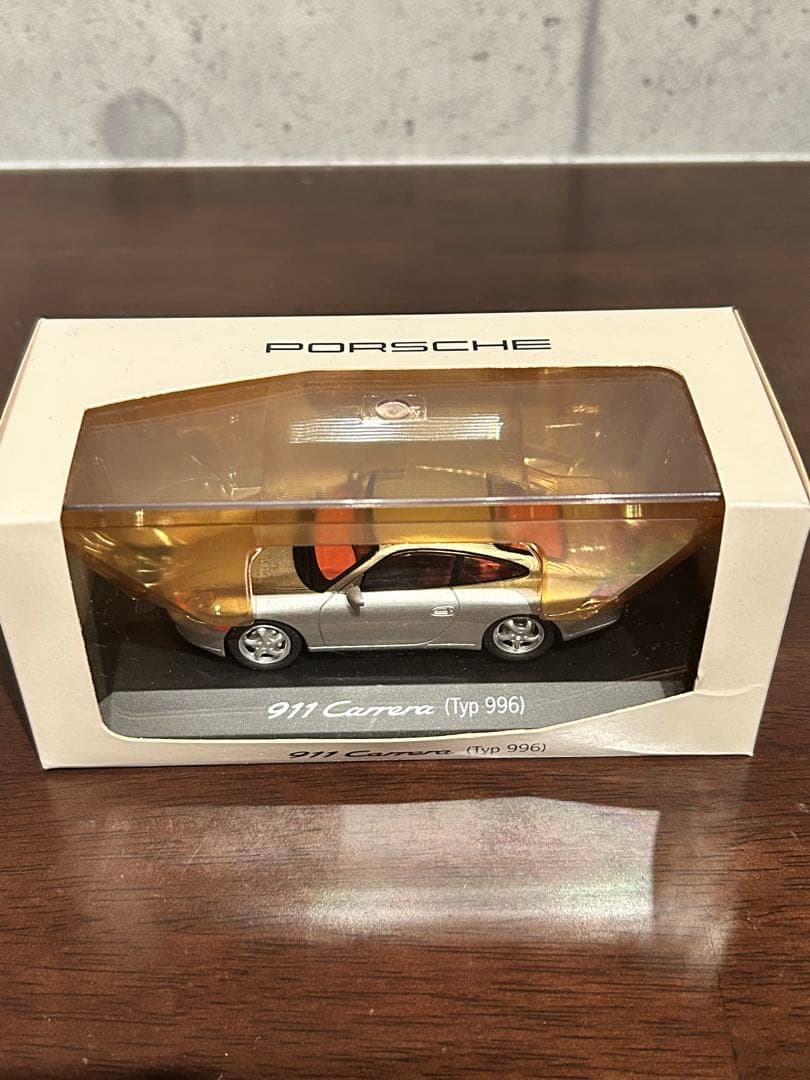 ポルシェ 911 Carrera (Type 996) 1/43 ポルシェ正規品