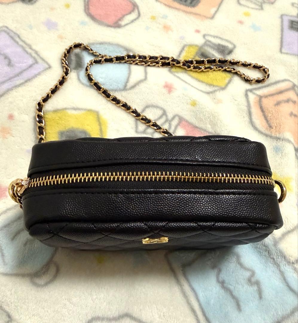 CHANEL レザーショルダーバッグ　ノベルティ