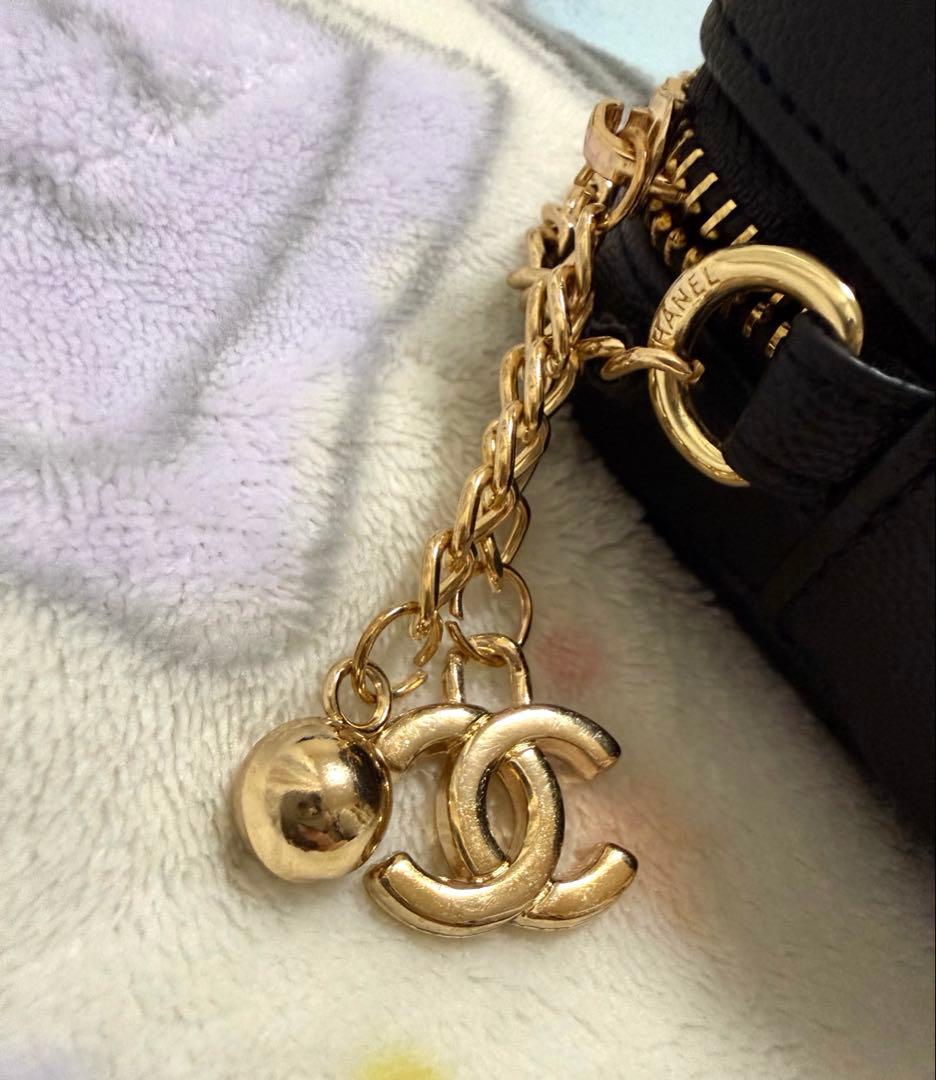 CHANEL レザーショルダーバッグ　ノベルティ
