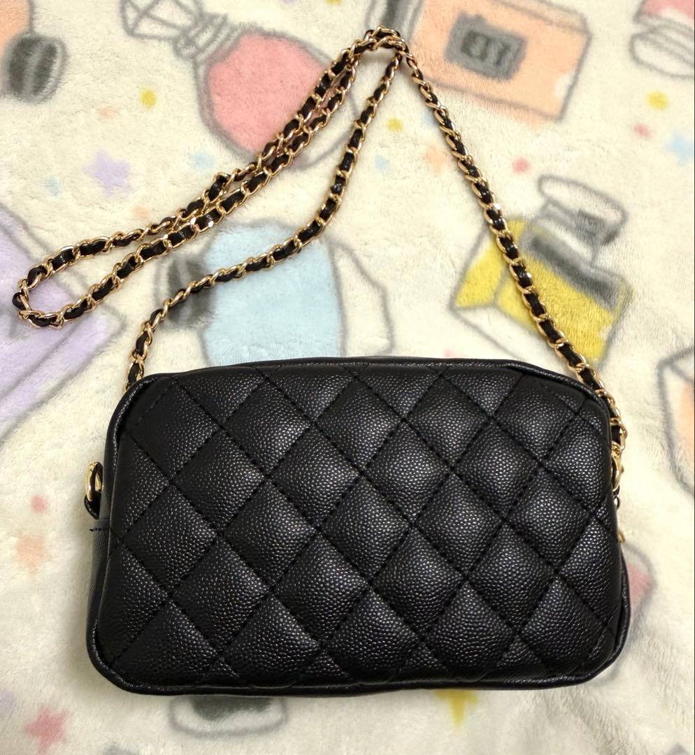 CHANEL レザーショルダーバッグ　ノベルティ