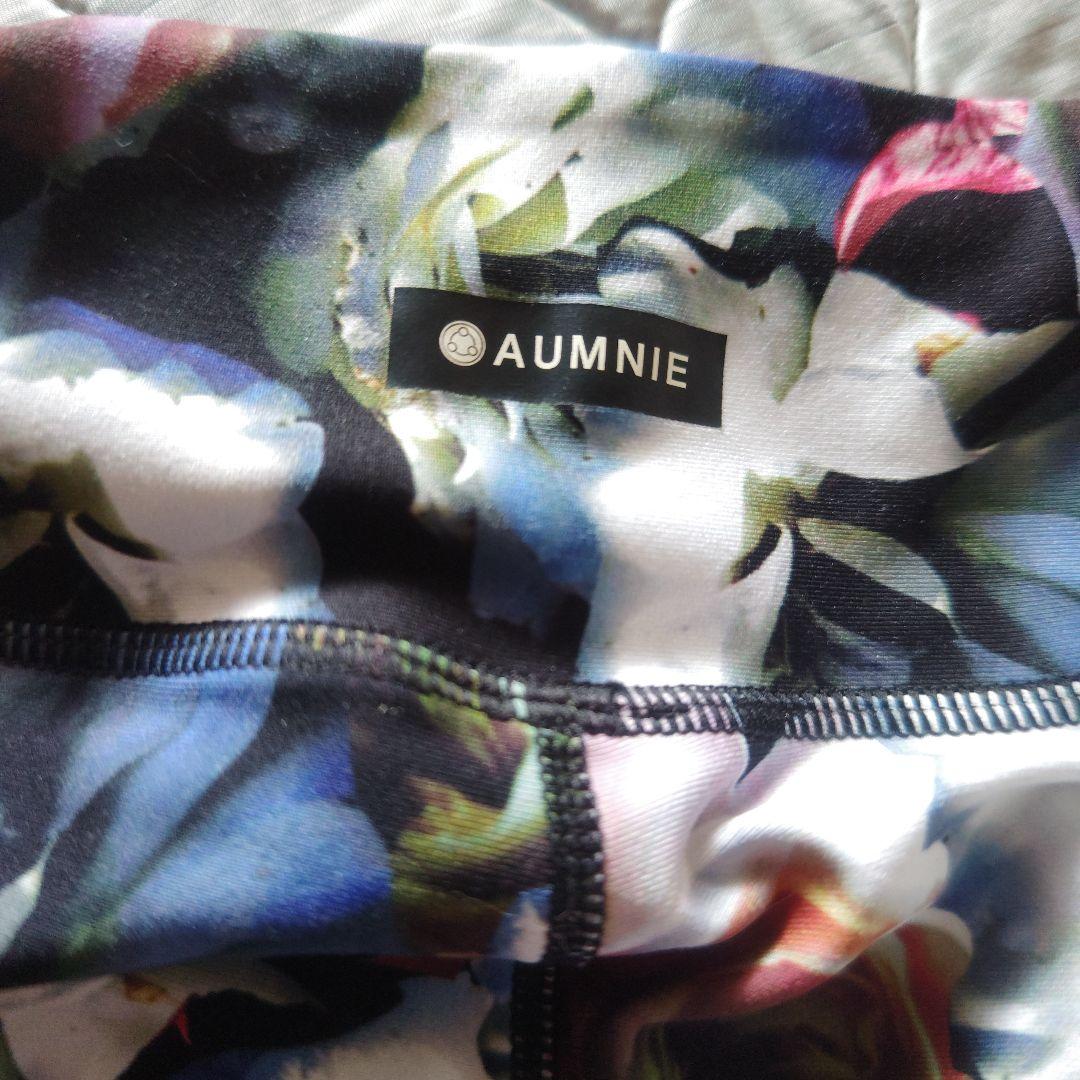 AUMNIE 花柄クロップトヨガレギンス
