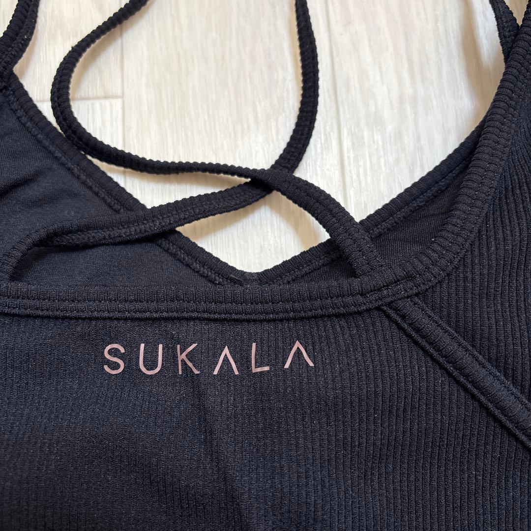 SUKALA カップ付きオープンネック T