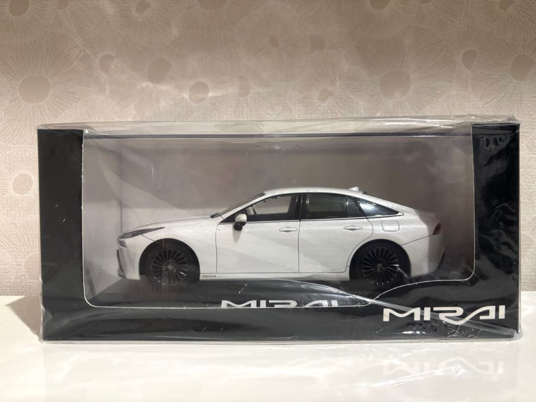 【TOYOTA 】COROLLA CROSS MIRAI 1/30 スケール