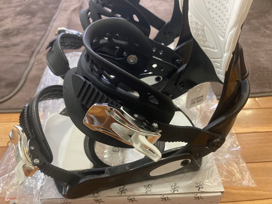 【超美品】スノーボードビィンディング　黒白　サイズM/L PRO MODEL