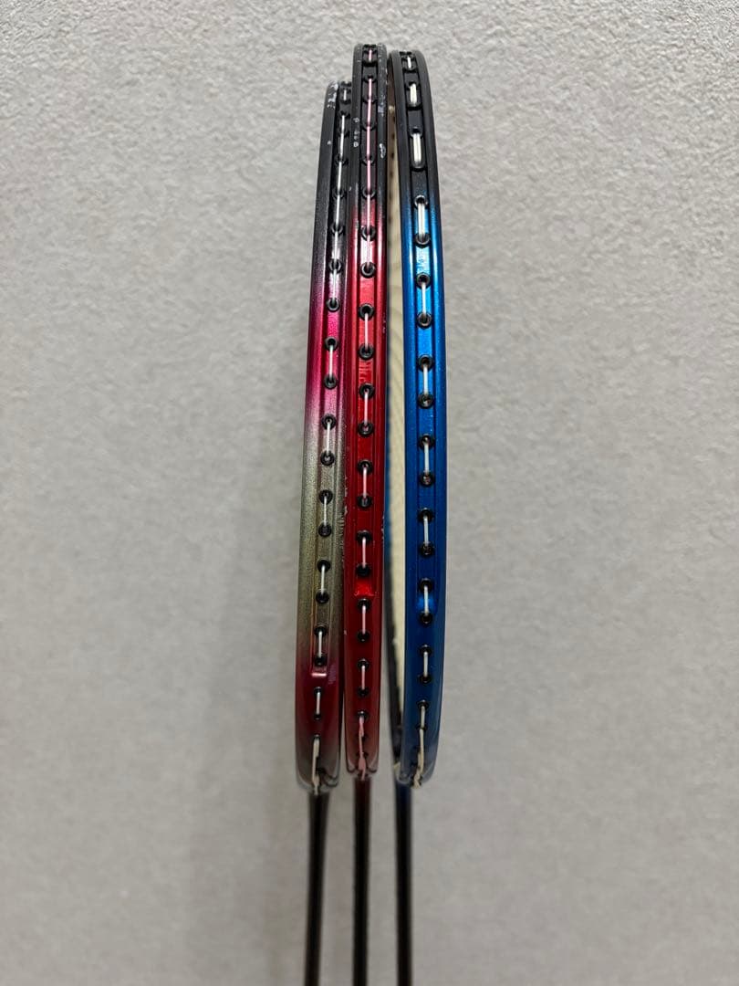 YONEX / BRIDGESTONE バドミントンラケット3本羽12個付き