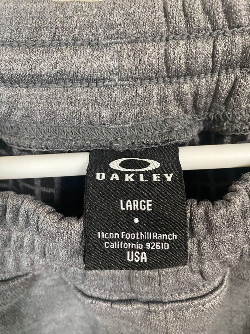 OAKLEY ジャージ上下セット 上XL 下Lサイズ　グレー&レッド色