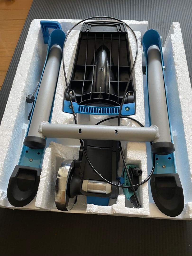 TACX 『Satori Smart』　ローラー台　ライトブルー