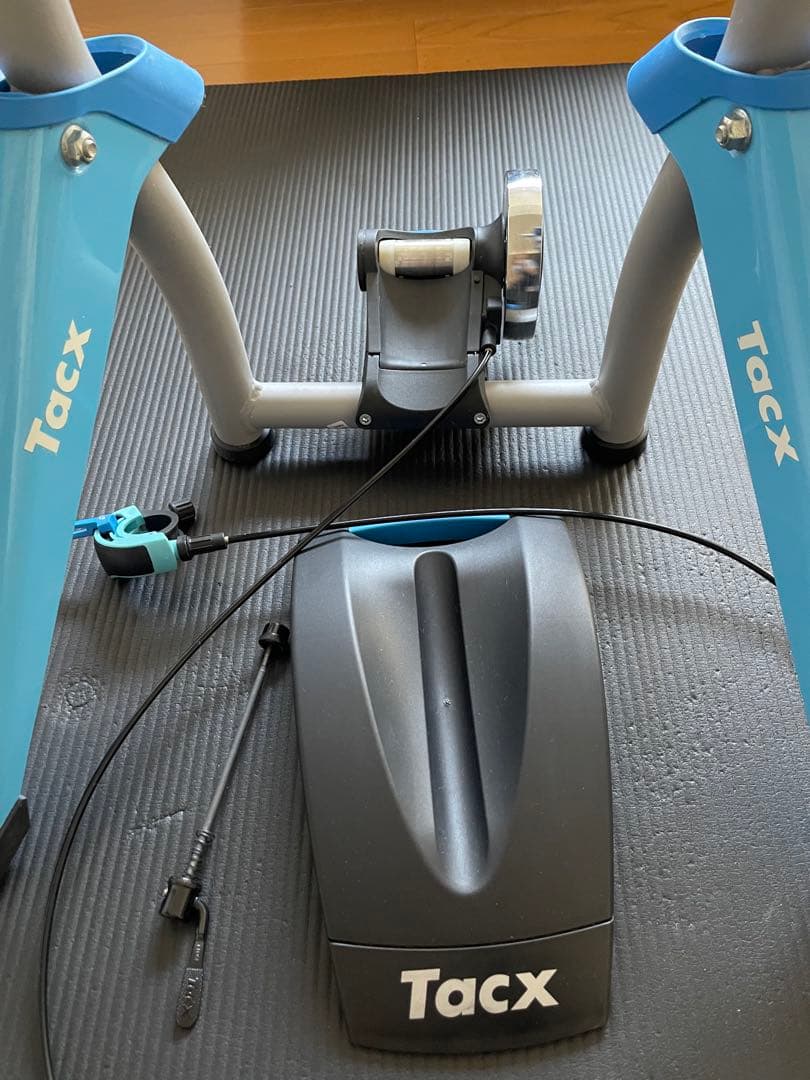 TACX 『Satori Smart』　ローラー台　ライトブルー