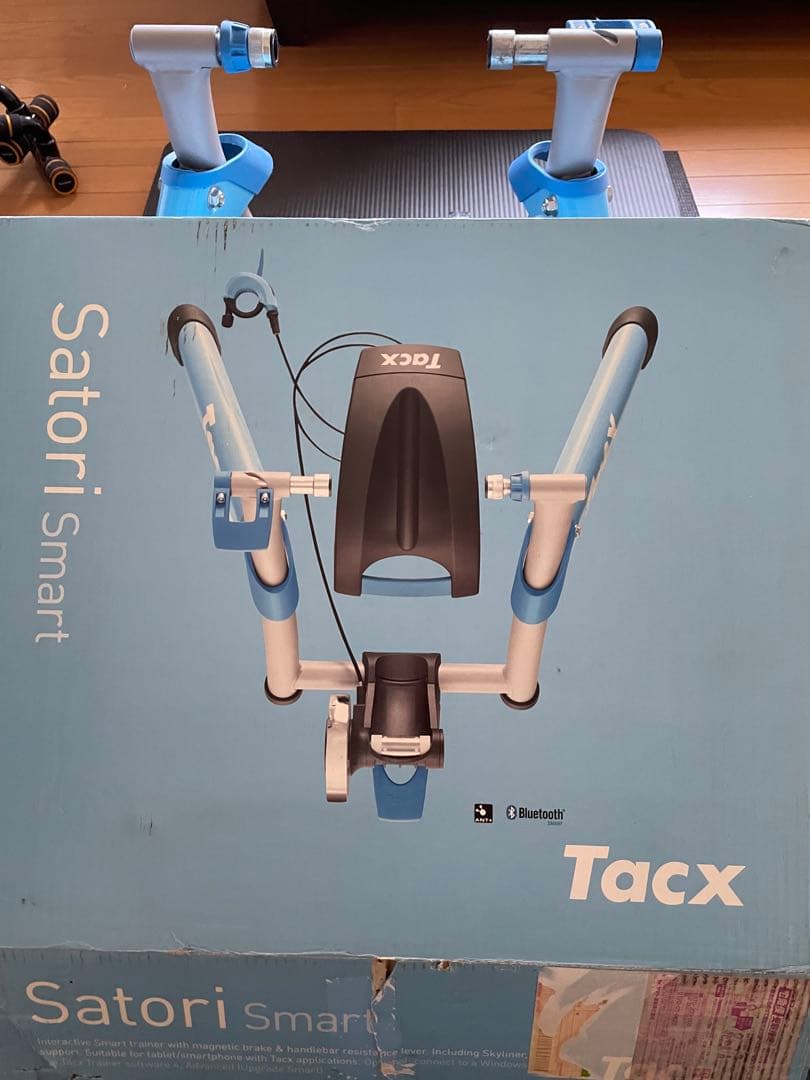 TACX 『Satori Smart』　ローラー台　ライトブルー