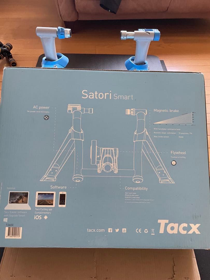 TACX 『Satori Smart』　ローラー台　ライトブルー