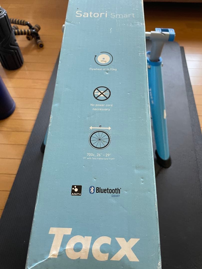 TACX 『Satori Smart』　ローラー台　ライトブルー
