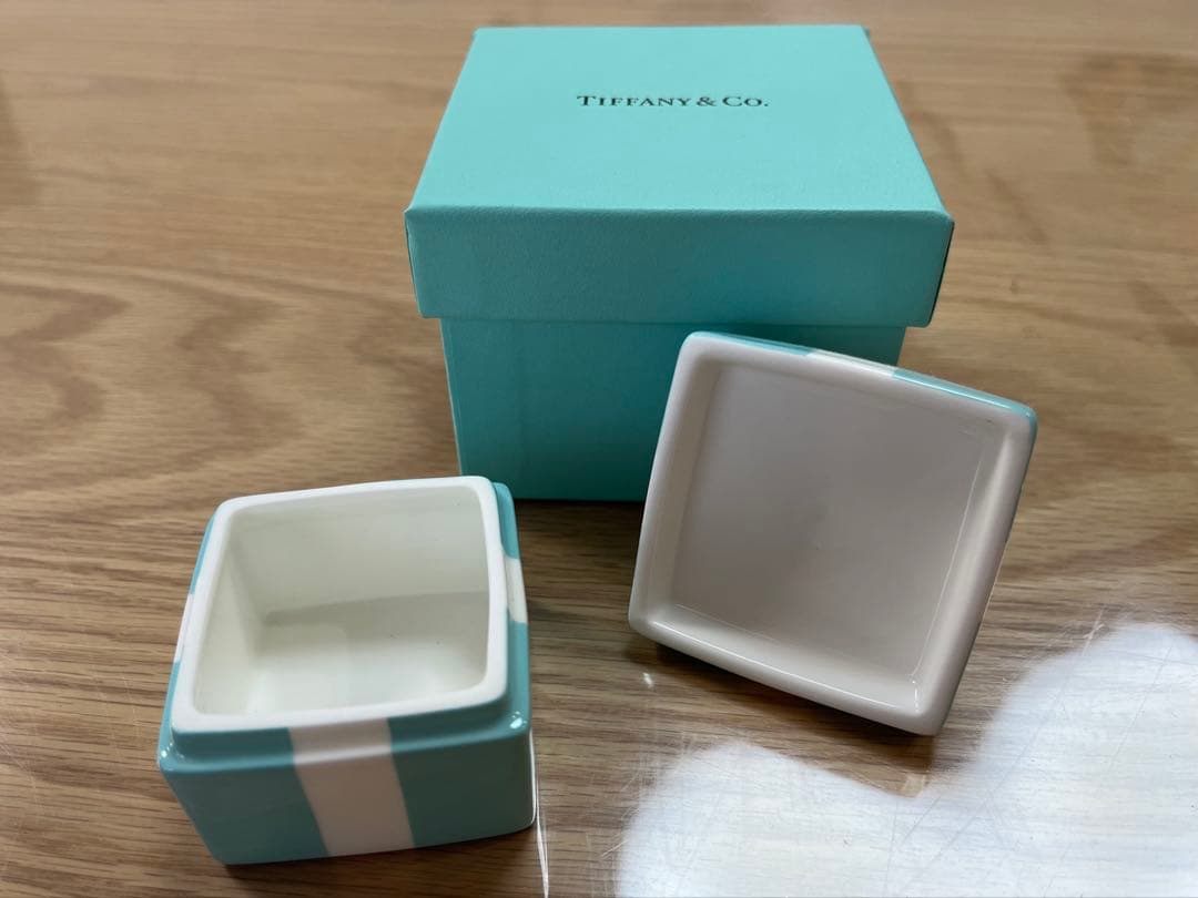 <新品•未使用>[Tiffany & Co.]ギフトボックス型アクセサリーケース