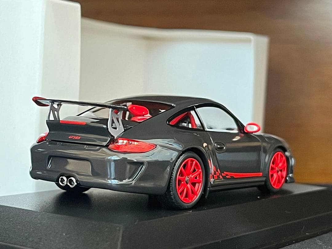 1/43 ミニチャンプス ポルシェ 911 997.2 GT3RS グレー