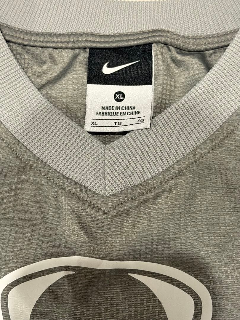 NIKE ナイキ　トップス