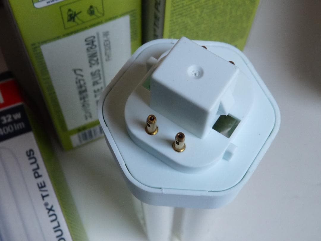 未使用　8こ OSRAM DULUX T/E PLUS 32W/840