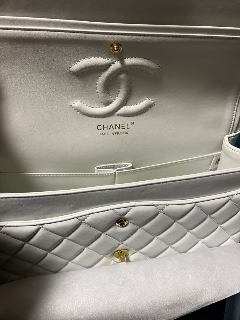 １点　CHANEL デカ　マトラッセ　ホワイト　ゴールド　ノベルティ　ショルダー