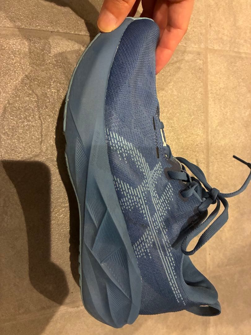 ノバブラスト5 ブルーASICS ランニングシューズ　25.5