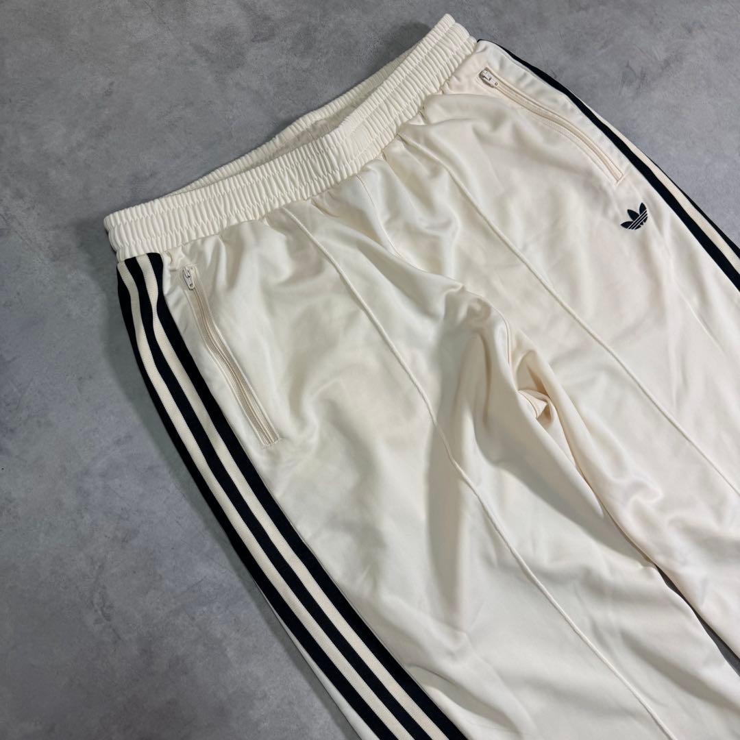 adidas トラックパンツ ベッケンバウアー ジェンダーニュートラル ベージュ
