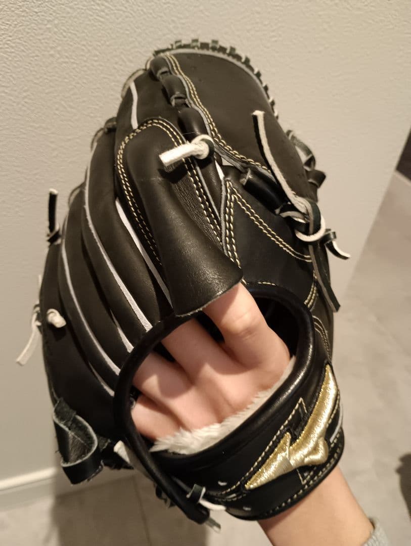 Global Elite 軟式グローブ 黒/白 ストライプ　限定モデル！！