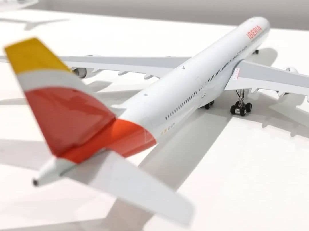 航空機・ヘリコプター Iberia Airbus A340-600 1/400