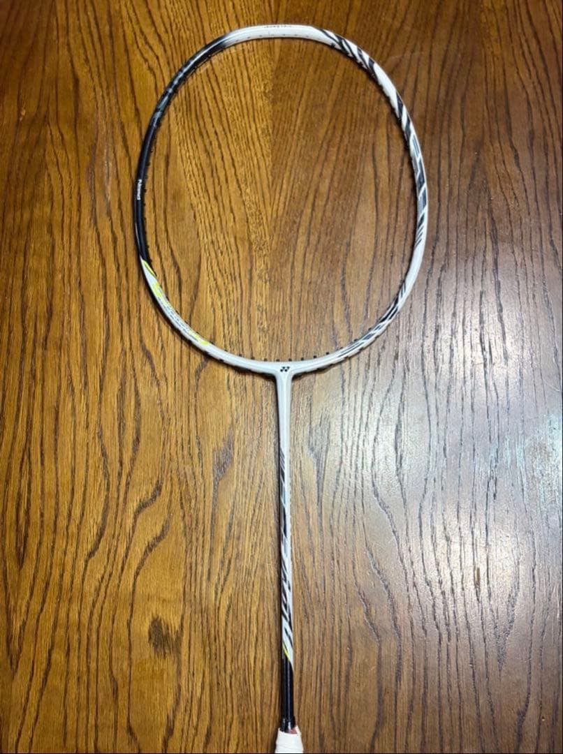 YONEX ASTROX 99プロ 4uG5ホワイト/ブラック/イエロー