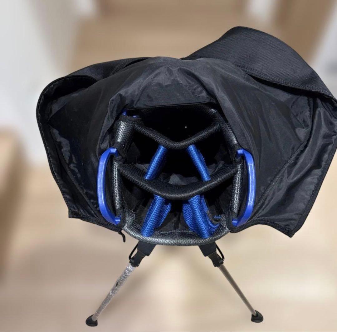 TaylorMade スタンド式　軽量　キャディバッグ 黒/青