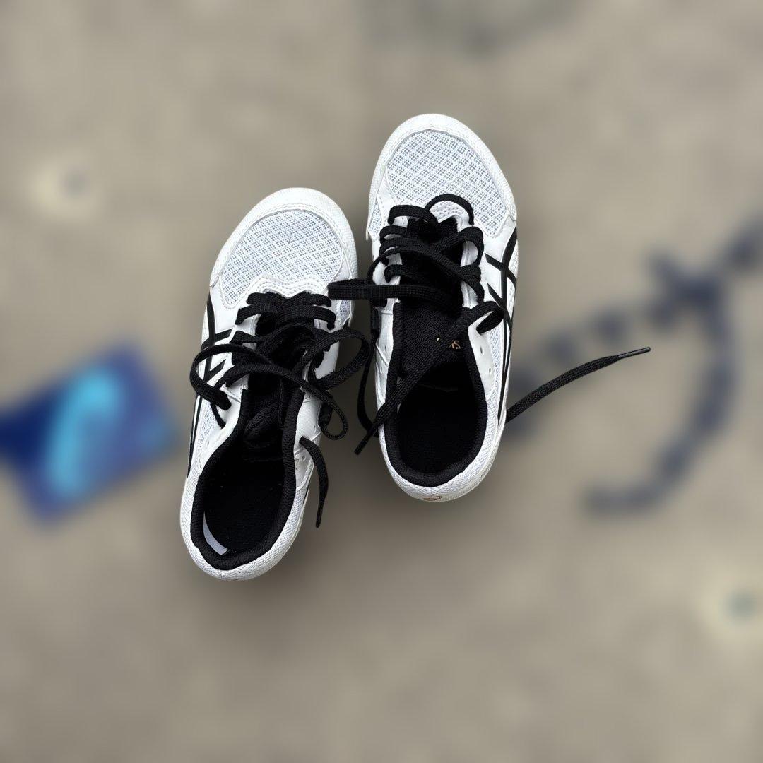 ASICS スパイクシューズ ホワイト/ブラック　21.5センチ